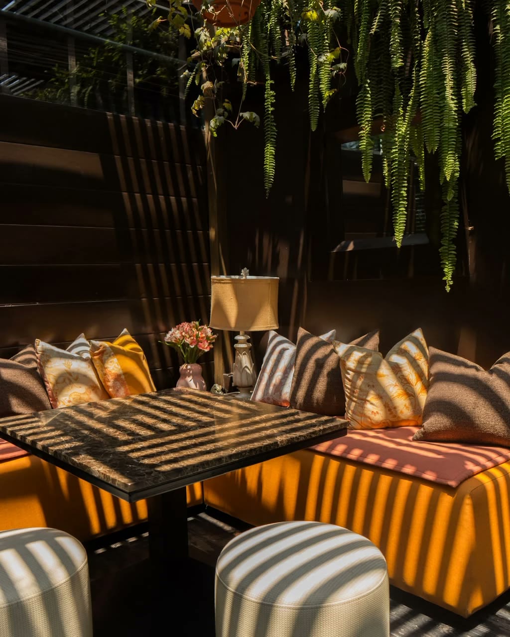 Terraza de Carnal con luz de tarde